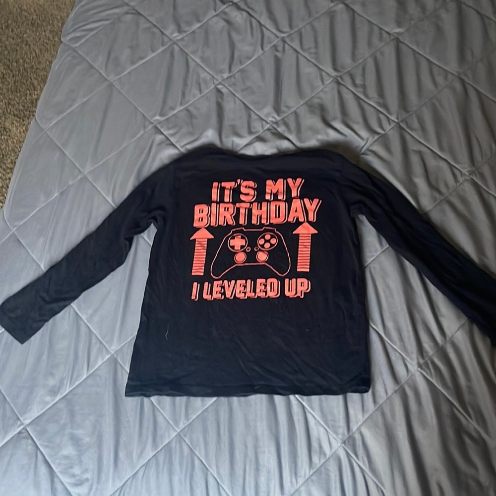 Used Black long sleeve Tshirt Its my Birthday-I leveled up